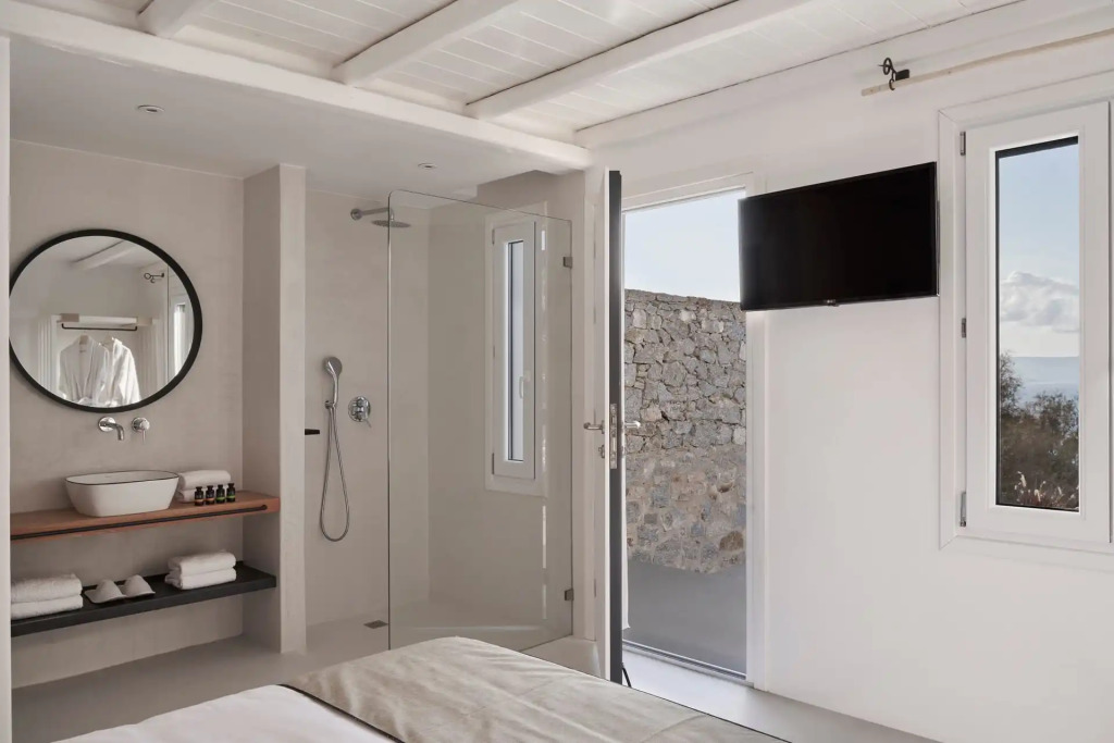 Hill Club Naxos