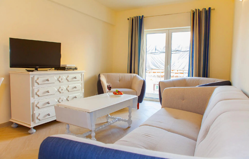 C10 - Lagos Center Apartment