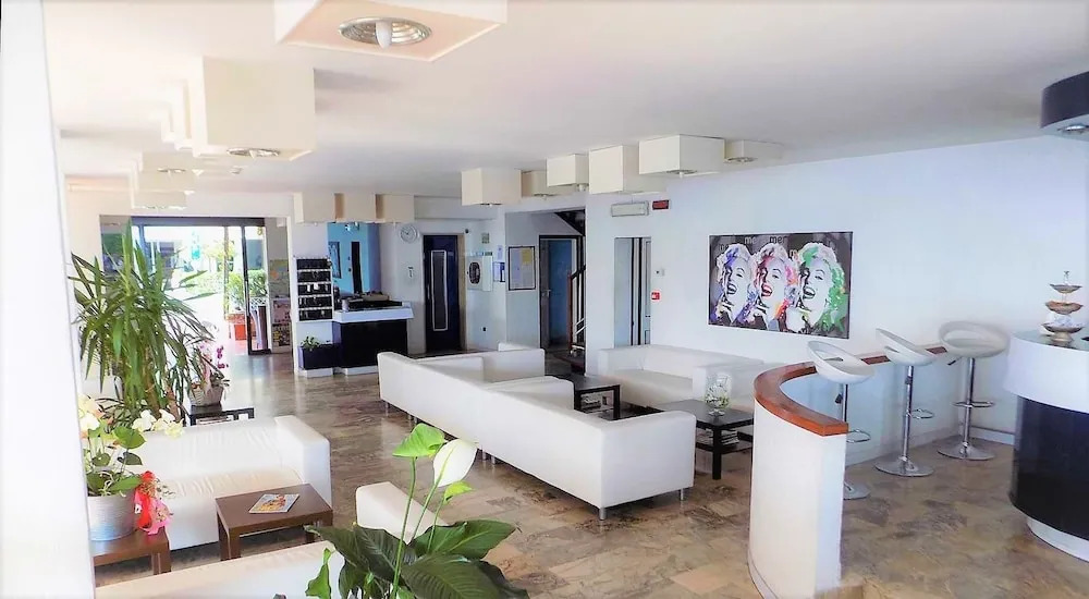 Hotel Diplomatic
