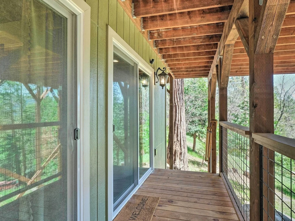 Woodsy Retreat: Modern Mi-Wuk Village Cabin