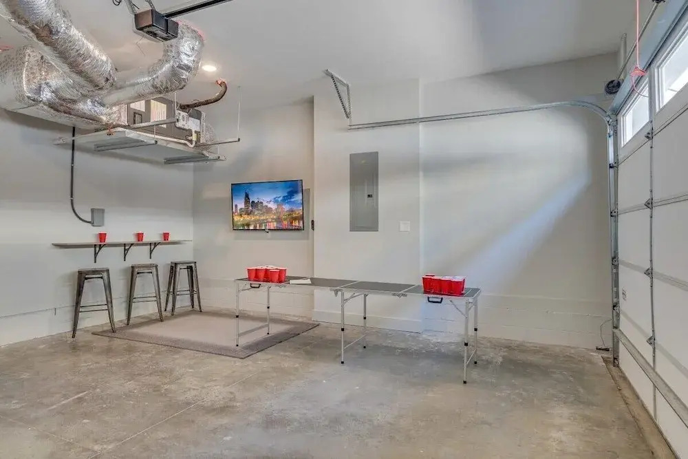 East Nash Oasis - 13 Beds - Going Fast