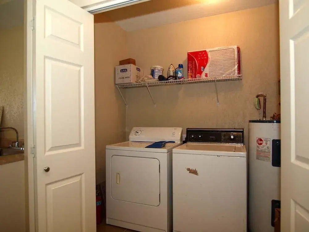 Pelican s Place LCV23