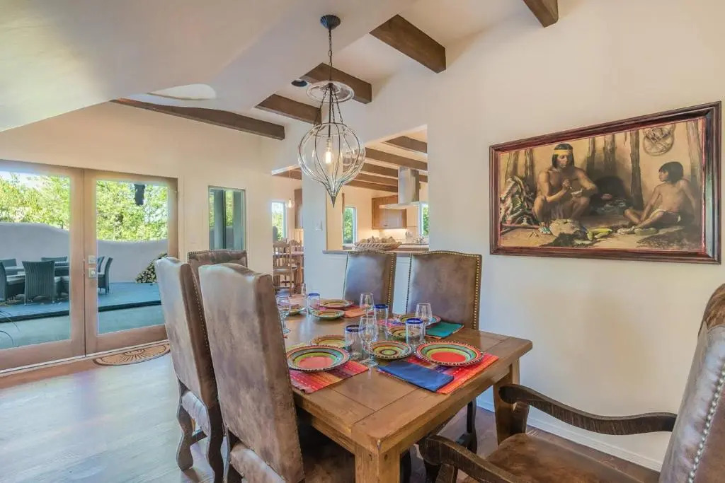 4 Bedroom - 10 Min. Walk to Plaza - Encantada