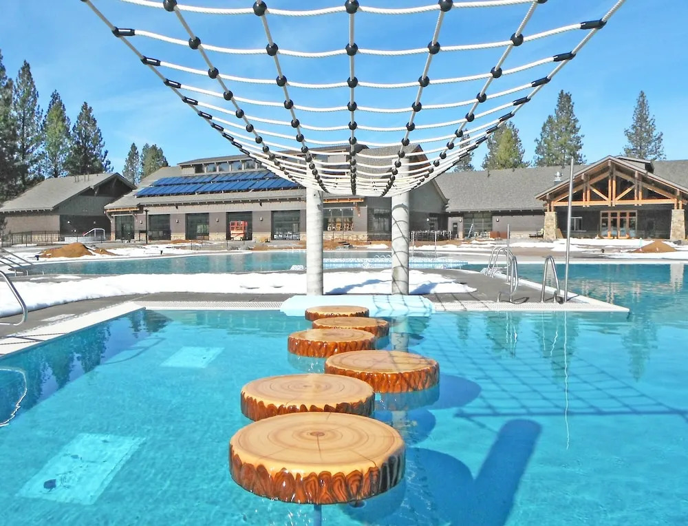 New Listing! Spacious Sunriver Haven W/ Hot Tub 3 Bedroom Home