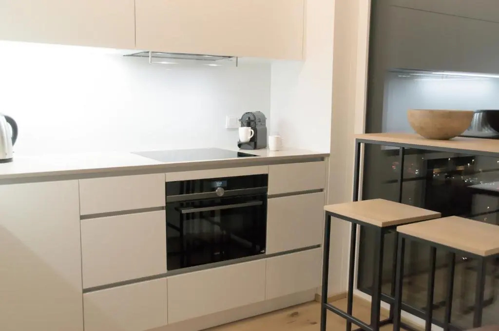 Triiiple Suites Level 21 mit Balkon und Tiefgarage