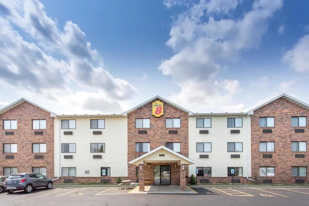 Super 8 Motel - Racine