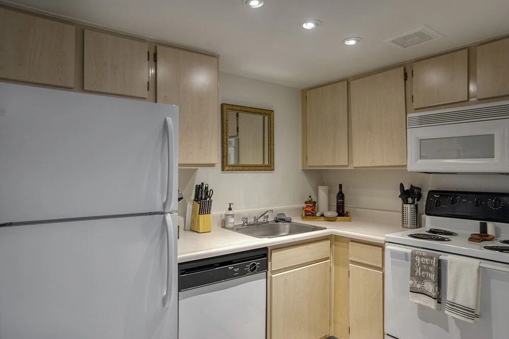 103 Fully Furnished 1BR Suite-Prime Location! by RedAwning