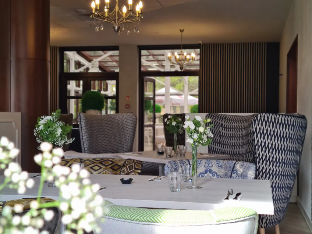 Grand Royal Hotel