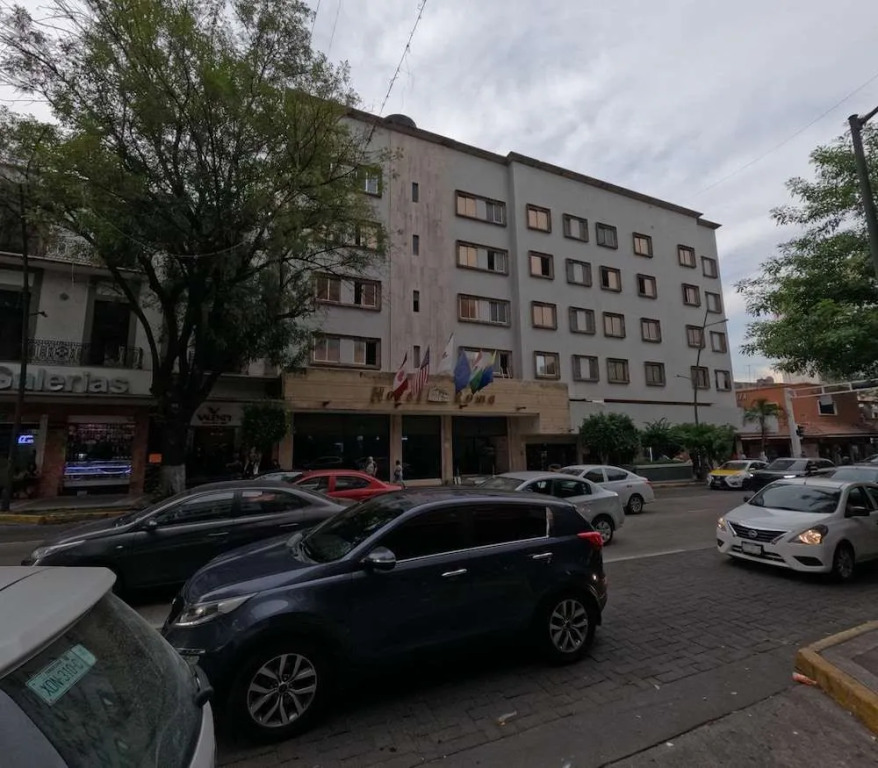 Roma, Suites & Business Center