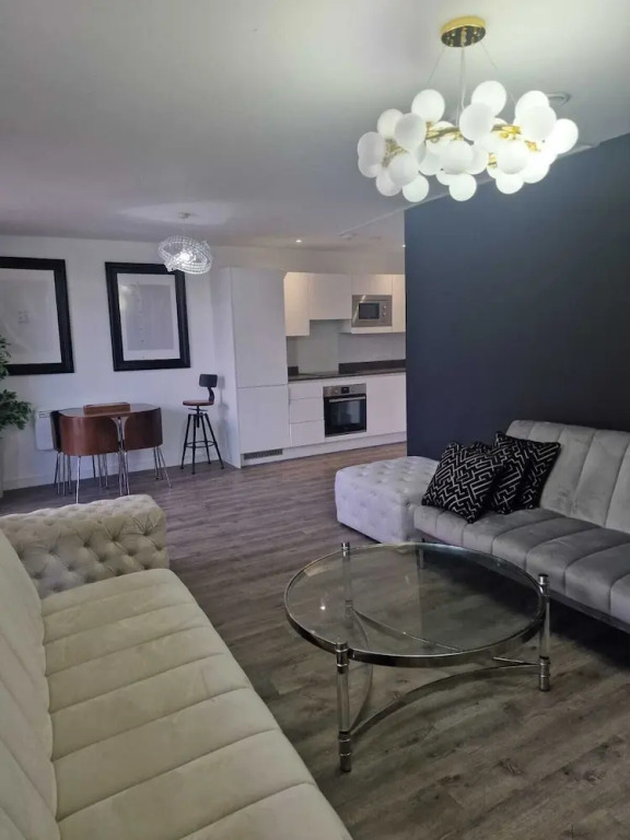 Luxury vip 2bed Apartment With Balcony