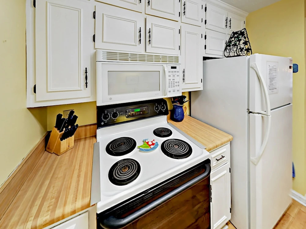 9621 Shore Drive Building A Condo Building A #222 2 Bedrooms 2 Bathroo