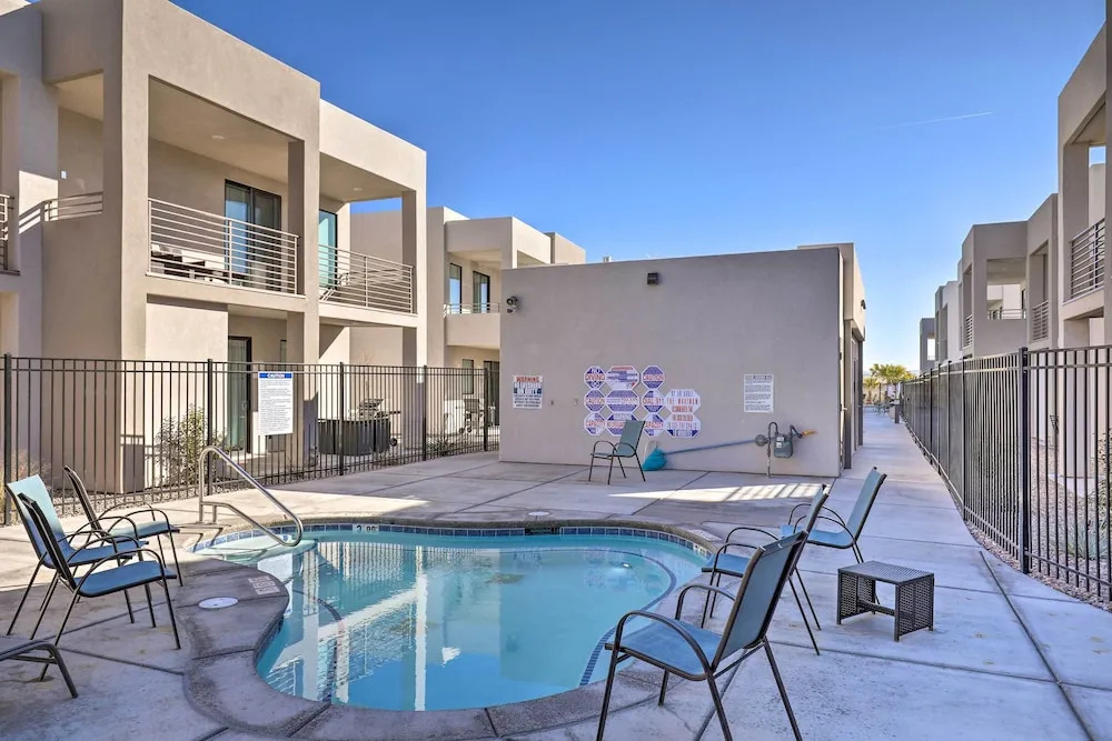 Villa w/ Hot Tubs ~ 5 Miles to Historic St. George