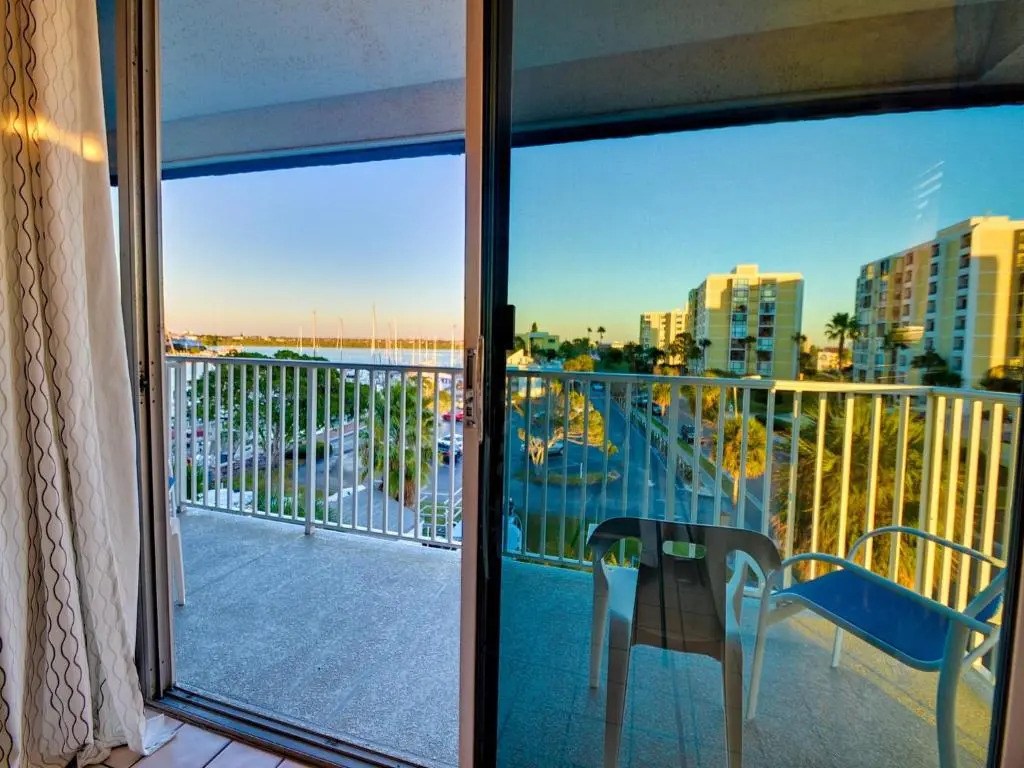 Bayside Condos 29 City and bay views 659