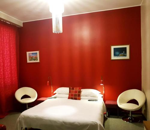 with FREE PARKING - con Parcheggio incluso - The Boheme Navigli - Quiet & comfy vintage Junior Suite