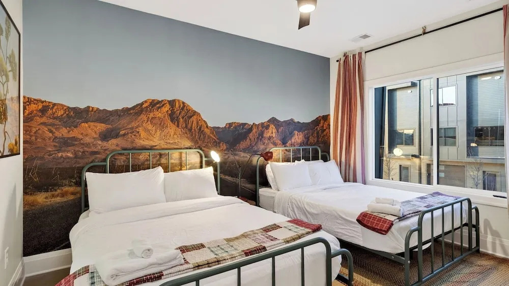 The Lodge by Avantstay Private Rooftop Lounge + Hot Tub + Skyline Views + Near Broadway