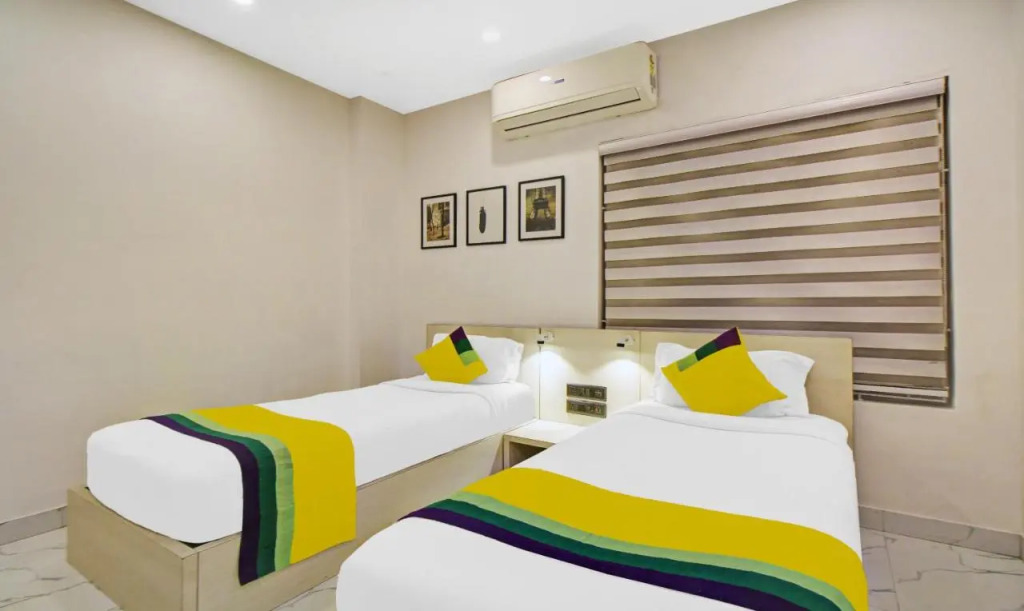 Itsy Hotels Transit Express Near Sealdah Station