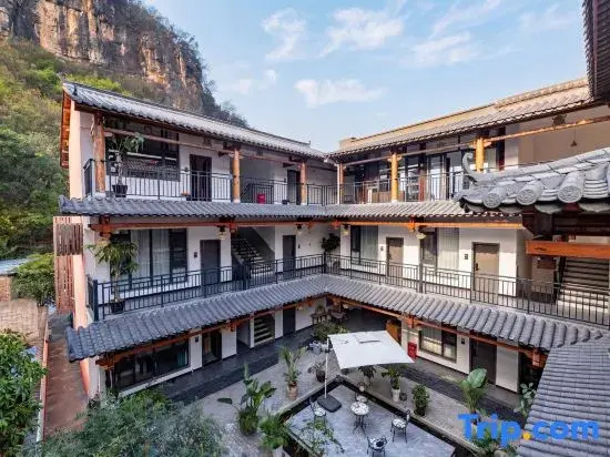 Hetian Qiuse Zhenshan Hotel