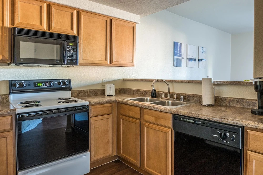 1 BR Apt with Parking by Frontdesk