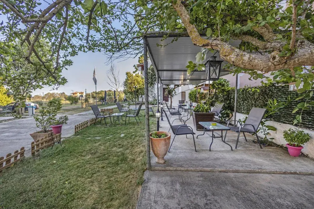 Nikolouzos Sunny Estate