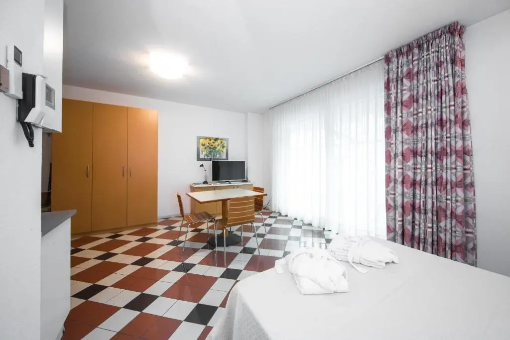 Piazzi House