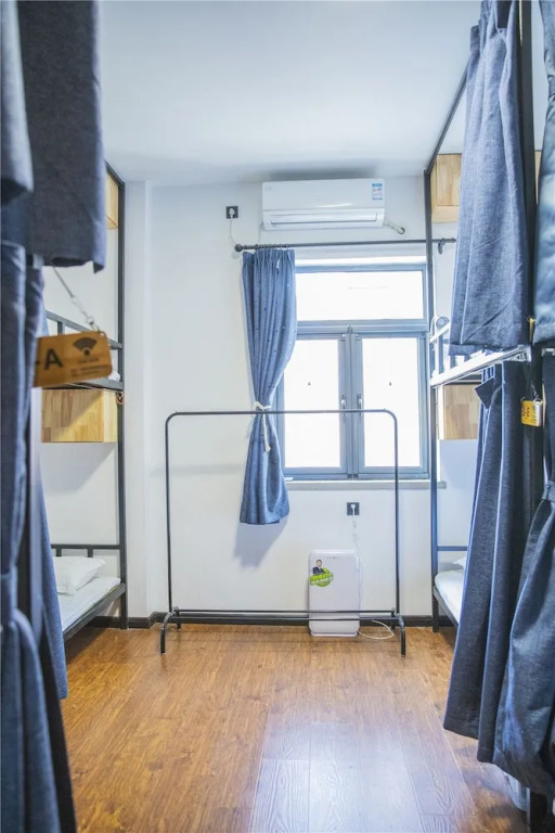 Zeako Youth Hostel