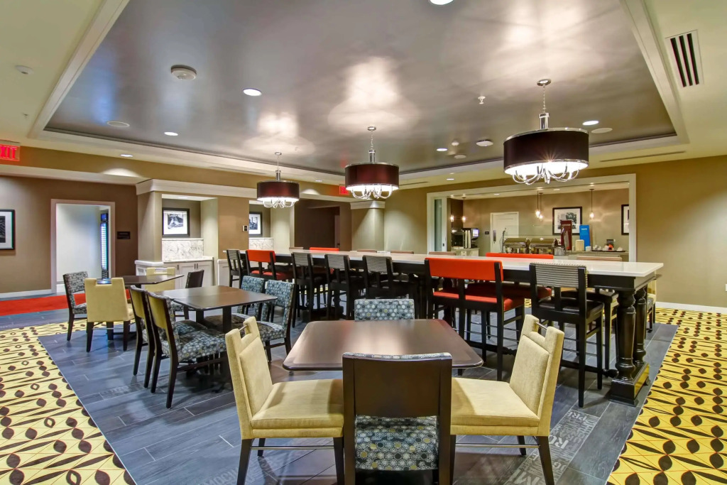 Hampton Inn and Suites Cincinnati - Downtown