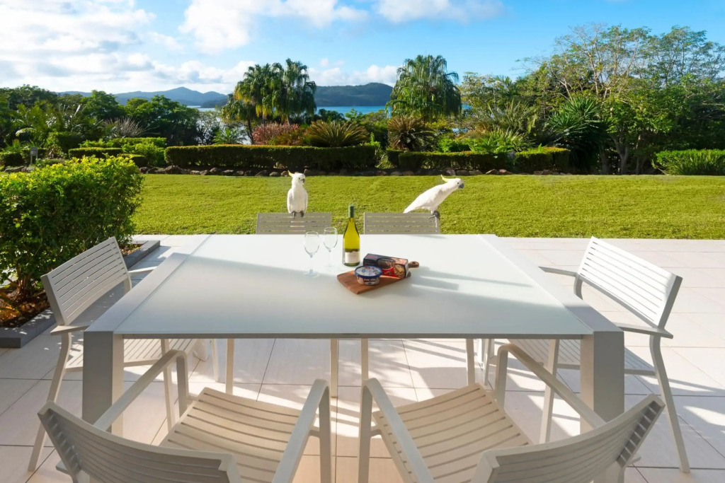 Lagoon Beachfront Lodge 006 on Hamilton Island by HamoRent