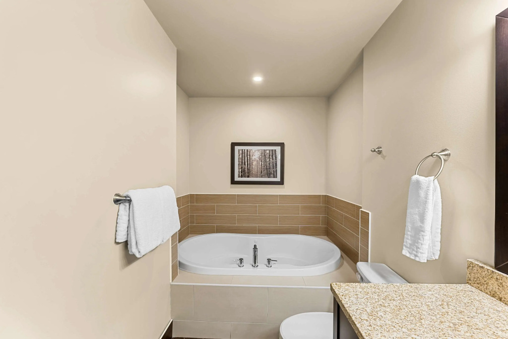Best Western Plus Lacombe Inn and Suites
