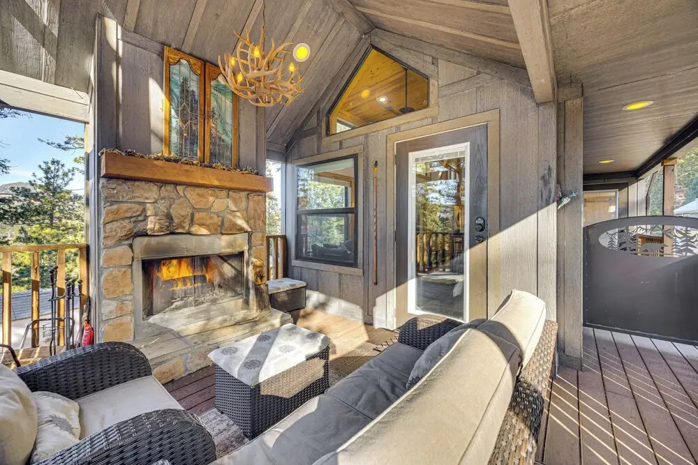 Private Hot Tub & Deck: Woodland Park Tiny Home