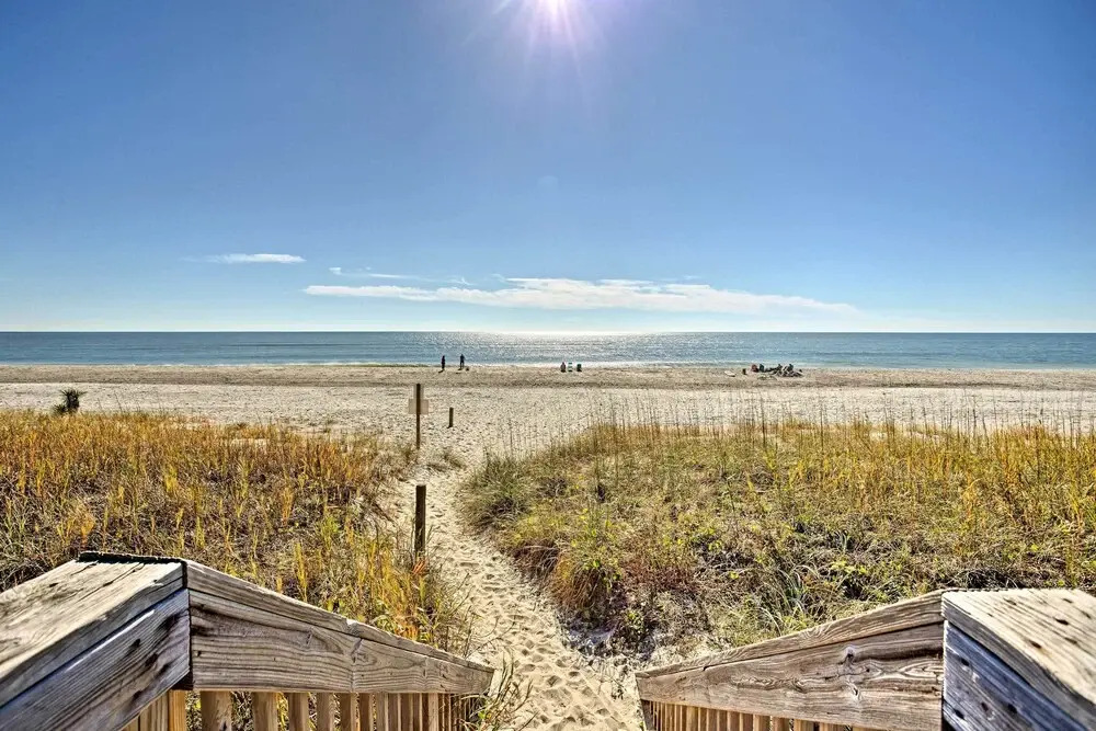 Steps to Shore! Group Retreat in Holden Beach