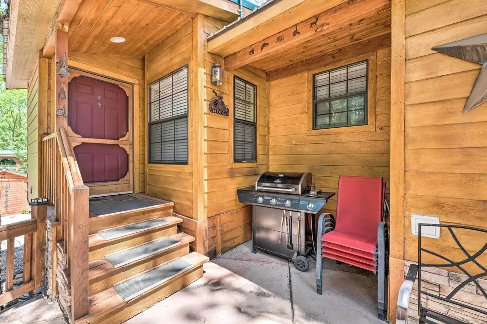 Gateway to Sunrise Resort! Show Low Cabin w/ Deck