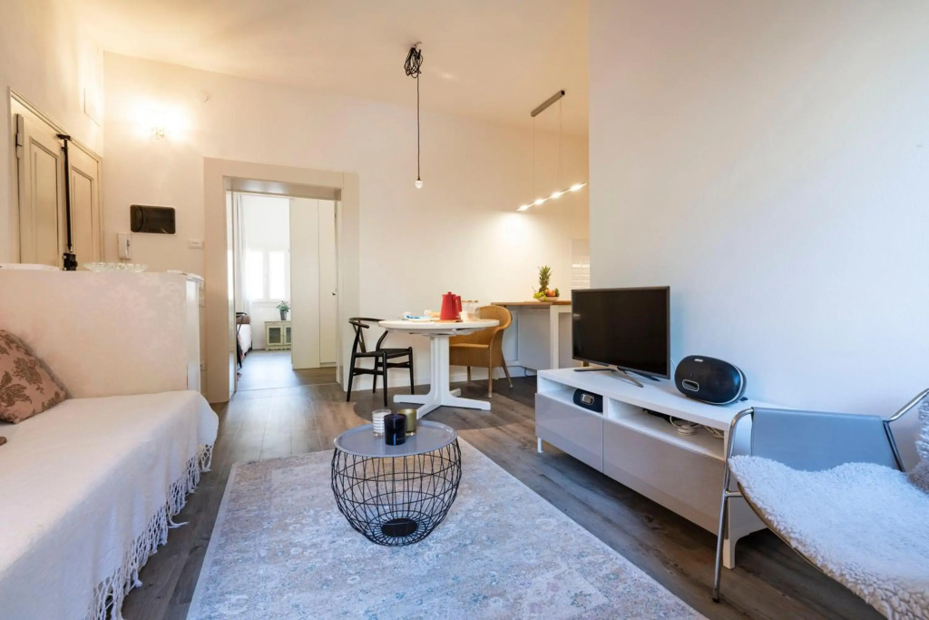 Snug Apartment With Private Courtyard M0270422677