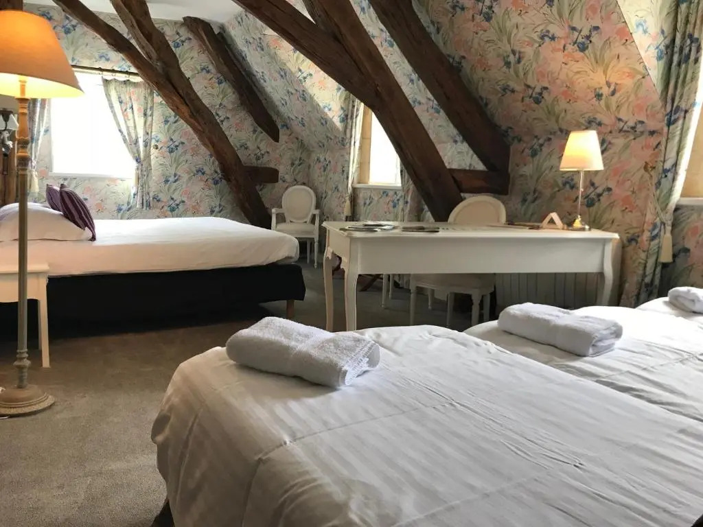 Domaine de Puy Robert LASCAUX - A 800m Grotte de Lascaux - Hôtel avec piscine - Chambres et gîtes-appartements - Sarlat - Dordogne