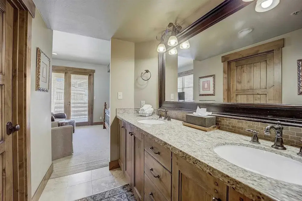 7 Condos, Ski-in/ski-out + Hot Tubs Sleeps 30 Mont Cervin by Avantstay