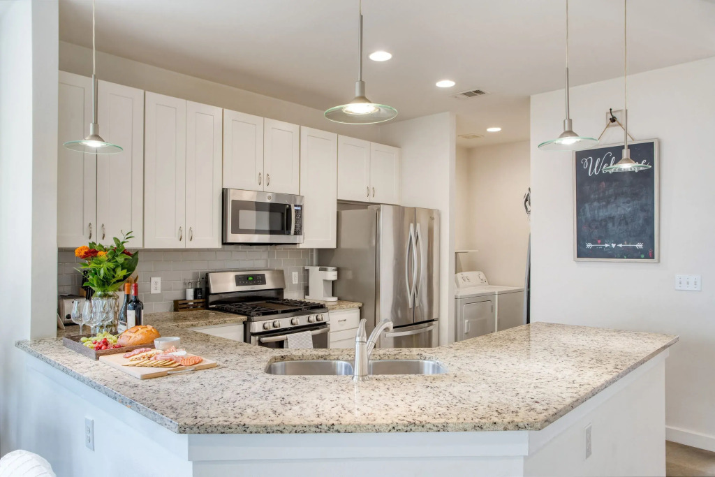 Clyde by Avantstay Great for Longer Stays, 12 Min to Downtown