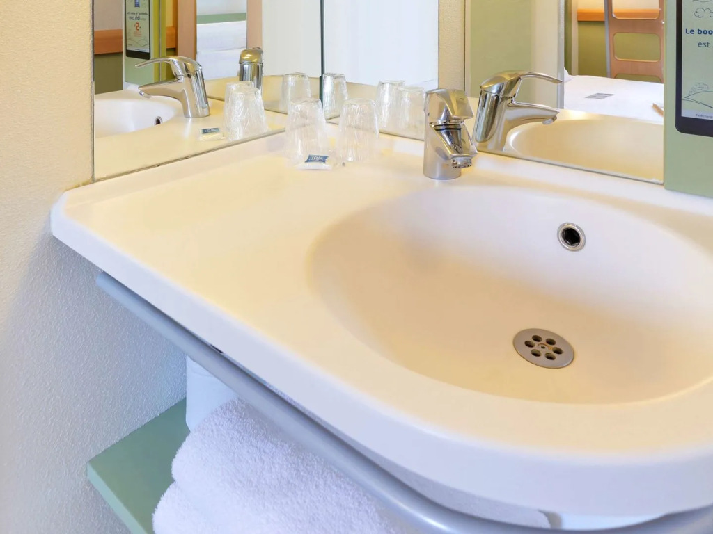 First Inn Hotel
