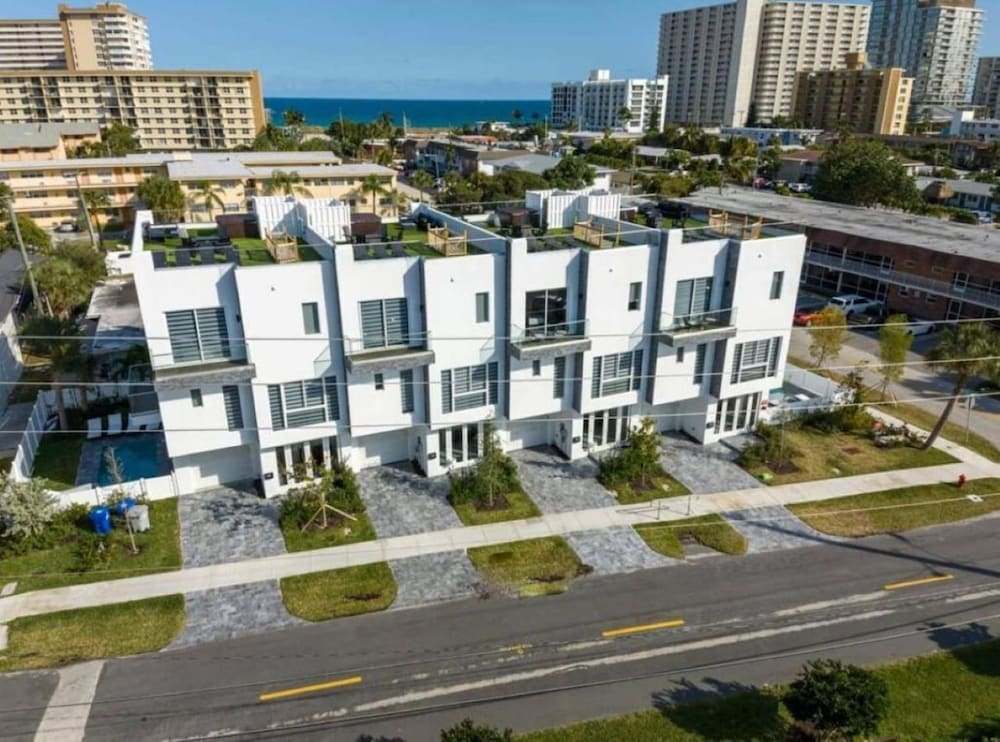 Villa 3 Min Walk to Beach Pool