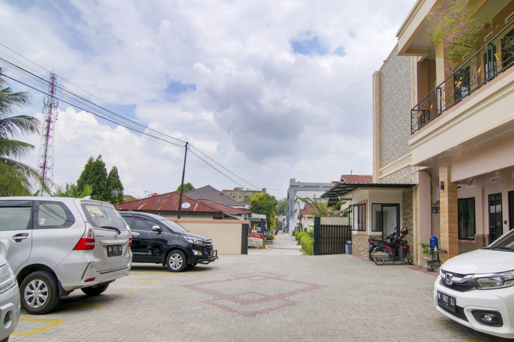 OYO 90233 The Shine Residence