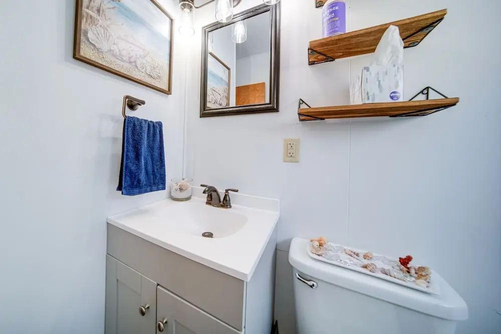 Ashtabula Home Rental - 2 Mi to Lake Erie, Beaches
