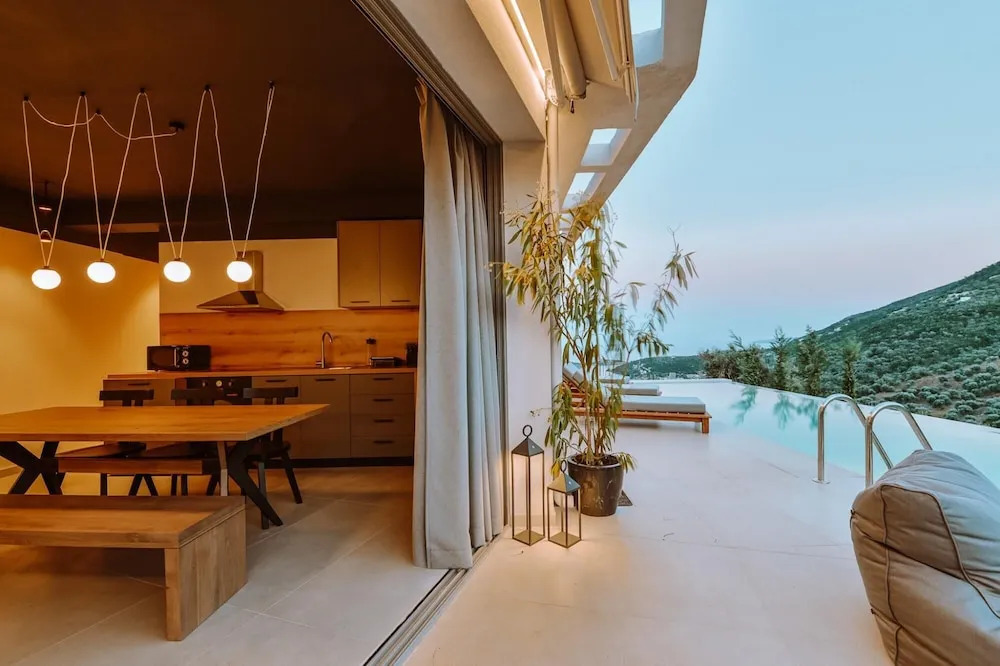 Luxury Villas Theros with private pools