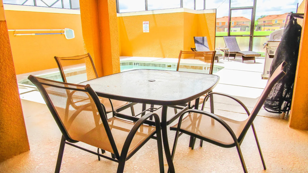 Magical 4 bed/3 bath home w/pool, grill & more!, Kissimmee, US