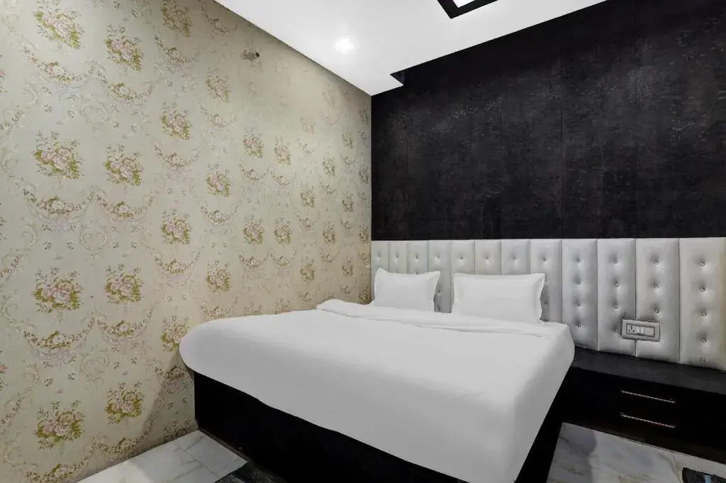 Capital O 85681 Hotel Shree