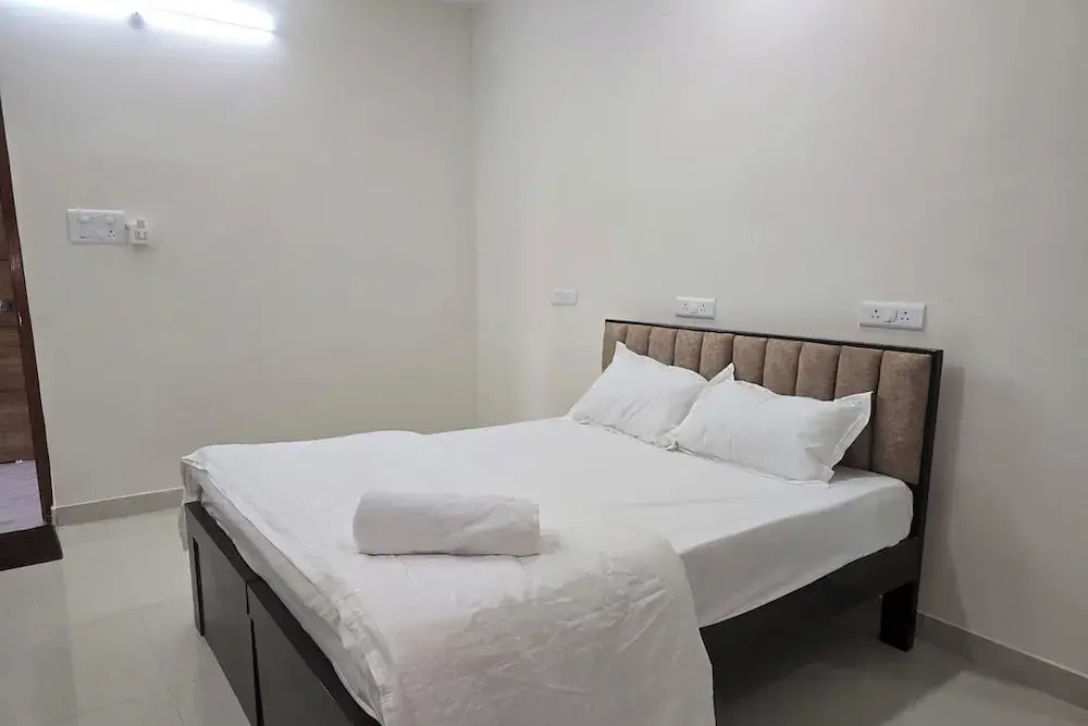 Om Sri Vigneshwara Palani Grand Hotel