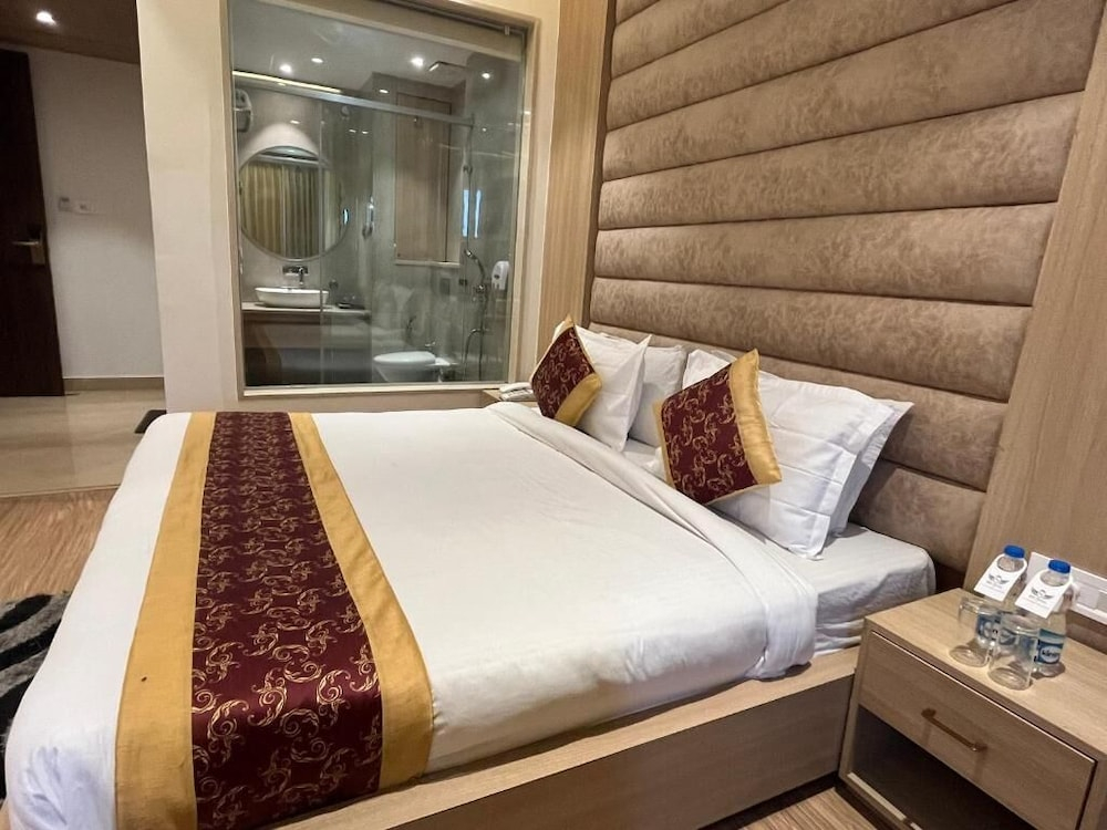 Hotel RRV with Free Parking