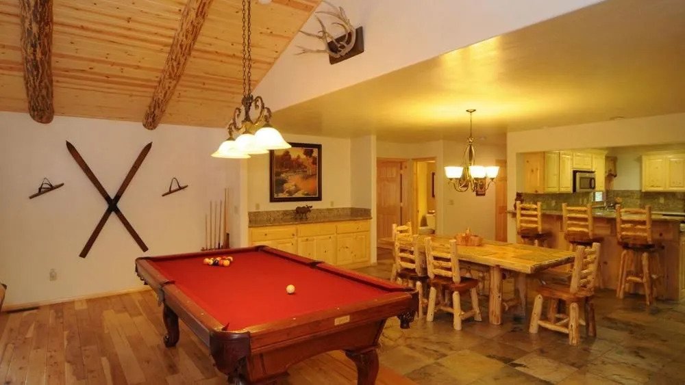No. 21 Tamarack Lodge Cabin