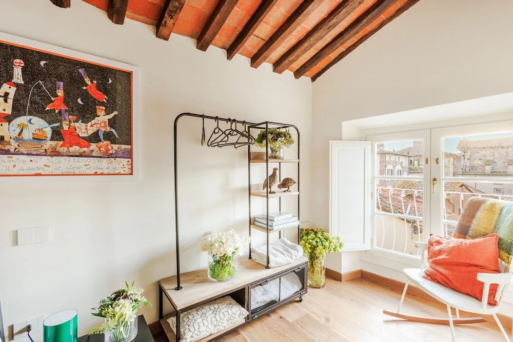 Lunav House in Lucca