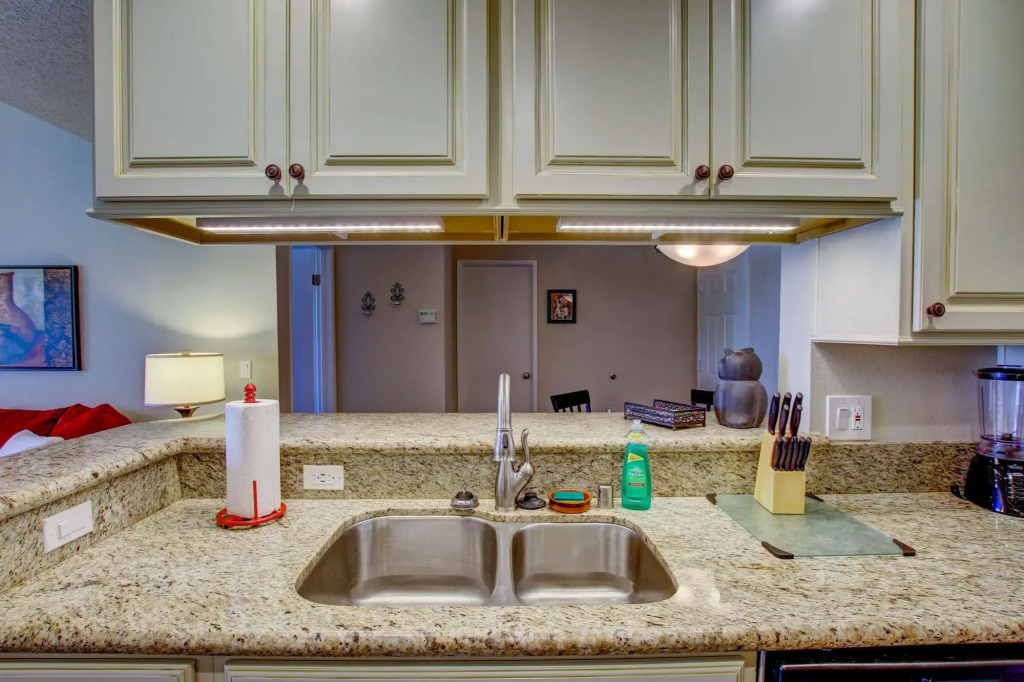 Sunshine Suites at Hillcrest