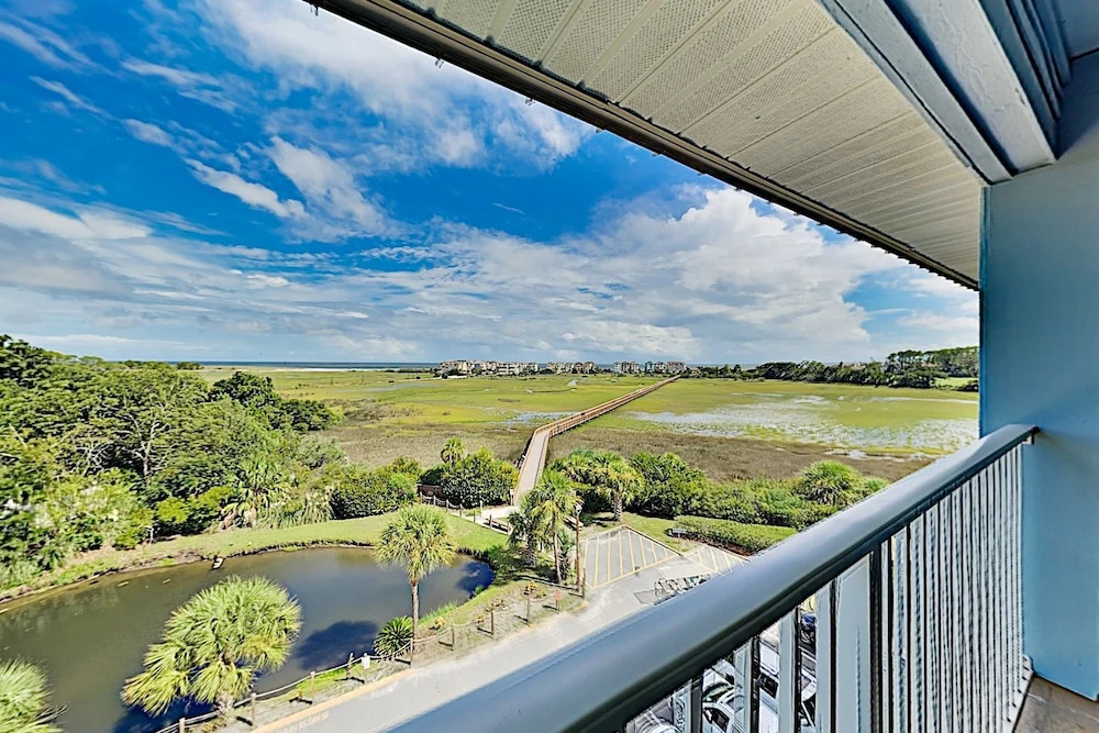 1403hhre 2 Bedroom Condo