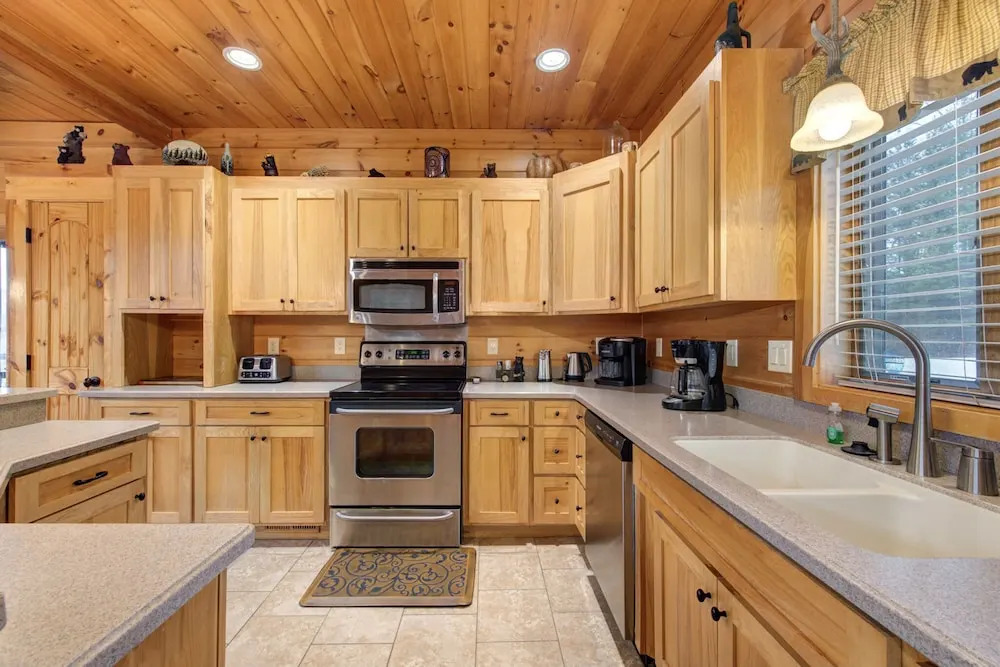 Cabin w/ Mountain Views, Hot Tub & Game Room!
