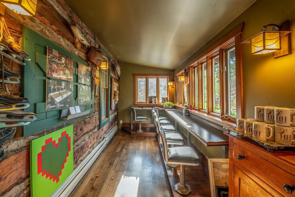 Highland Haven Creekside Inn